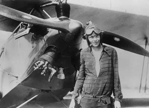 1937年，美国耗资400万美元出动航空母舰搜救女飞行家，结局如何