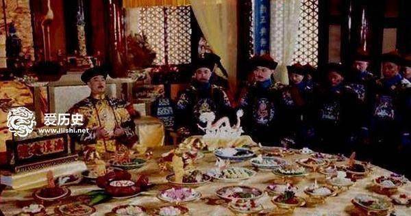 清朝皇家的奢华年夜饭一顿上百个菜吃不出一家人过年的味道