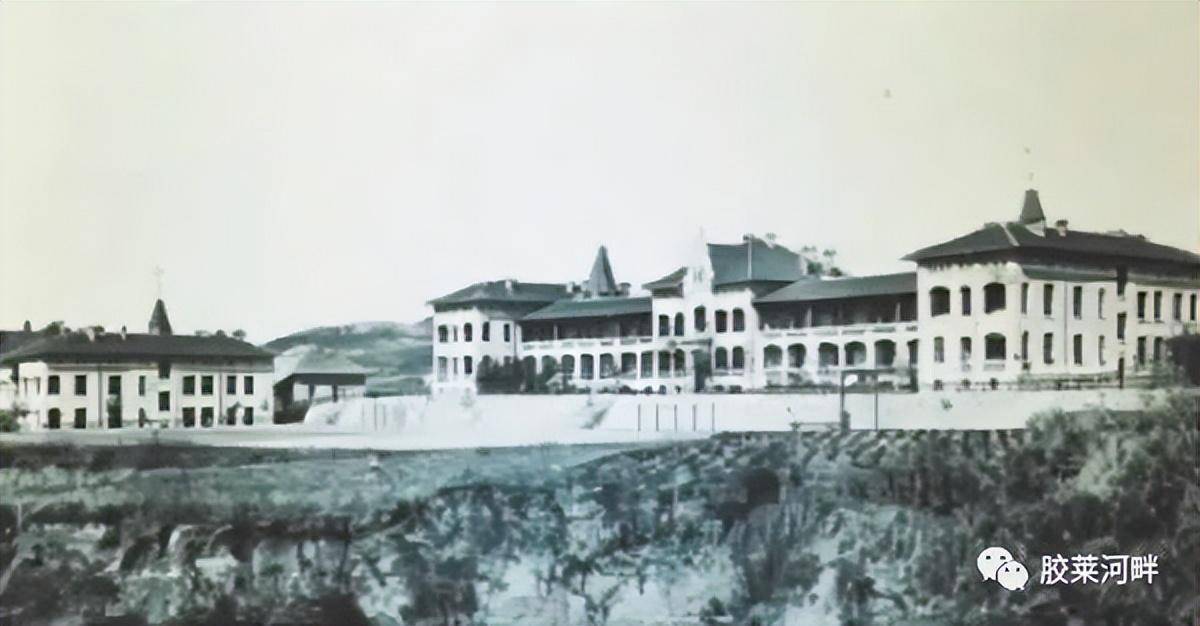 1912年孙中山到青岛德华大学演讲