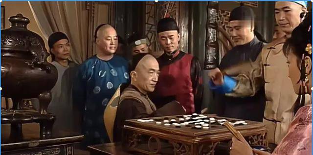 刘墉下棋赢了乾隆，本要被杀，不料一句话又得了赏，智慧令人叹服