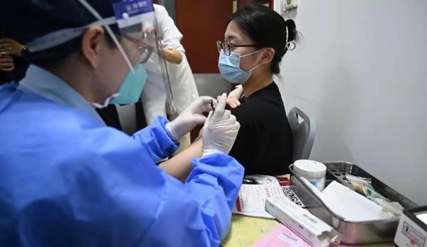 九价HPV疫苗“扩龄”至9-45岁，上海、广州今天同时开打首针