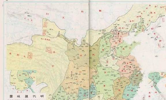 明朝把皇子分封到全国各地导致了造反，清朝这样做使得了安然无恙