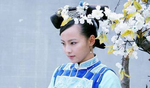 她本是家奴之妹，得康熙宠幸生三个儿子，死后却要和儿子合葬