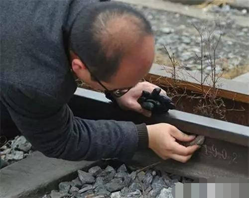 我国唯一还在用的清朝铁轨，至今没生锈，专家：每一根都价值百万