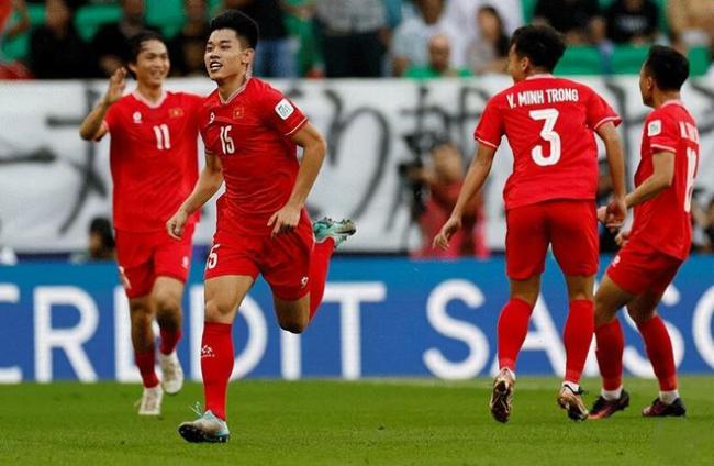 19岁越南小将因亚洲杯上头球表现一举成名！